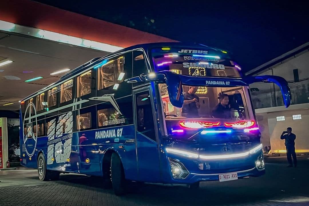 SkyBus Hero Background